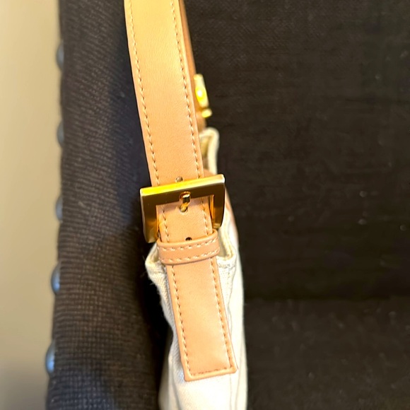 New Etienne Aigner Hand Purse w/ gold accents Snap closure Small - Picture 4 of 14